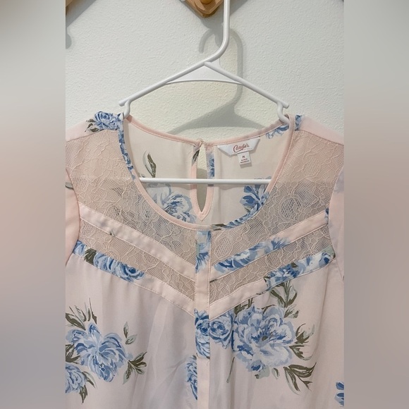 3/$30 | Women’s Pink and Blue Floral Lace Sheer Top - Picture 2 of 2